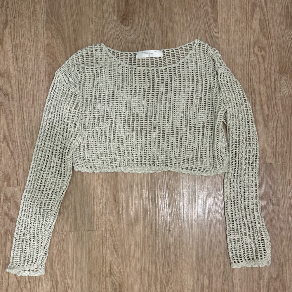 Shipwreck Limited sparkly light blue mesh top size small